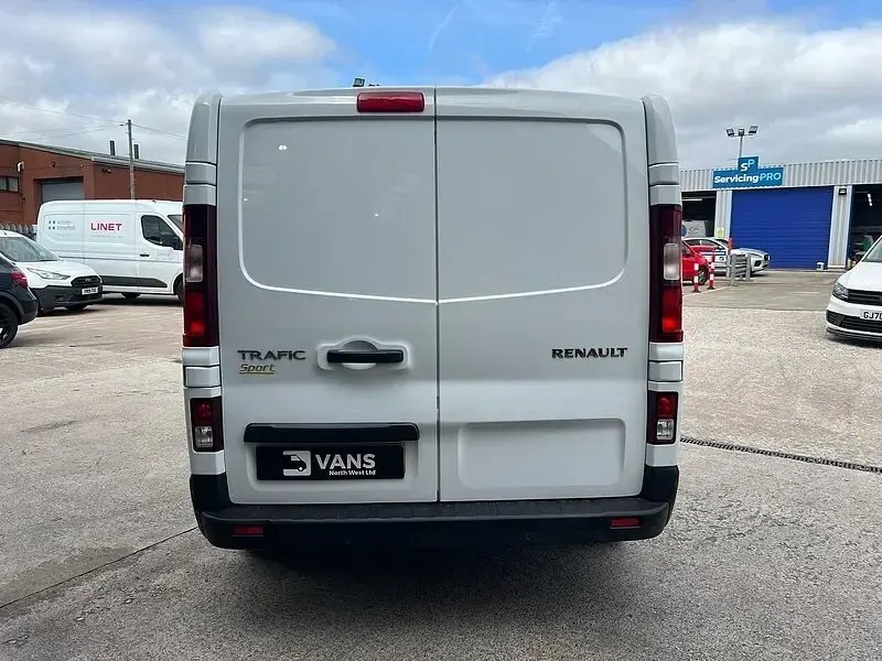 Used Renault Trafic 2023 Glacier white MPV