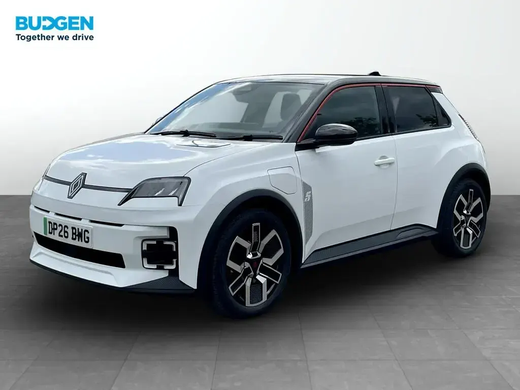 Used Renault R5 Komfort 110 kW (150 HP) 2026 White/black Hatchback