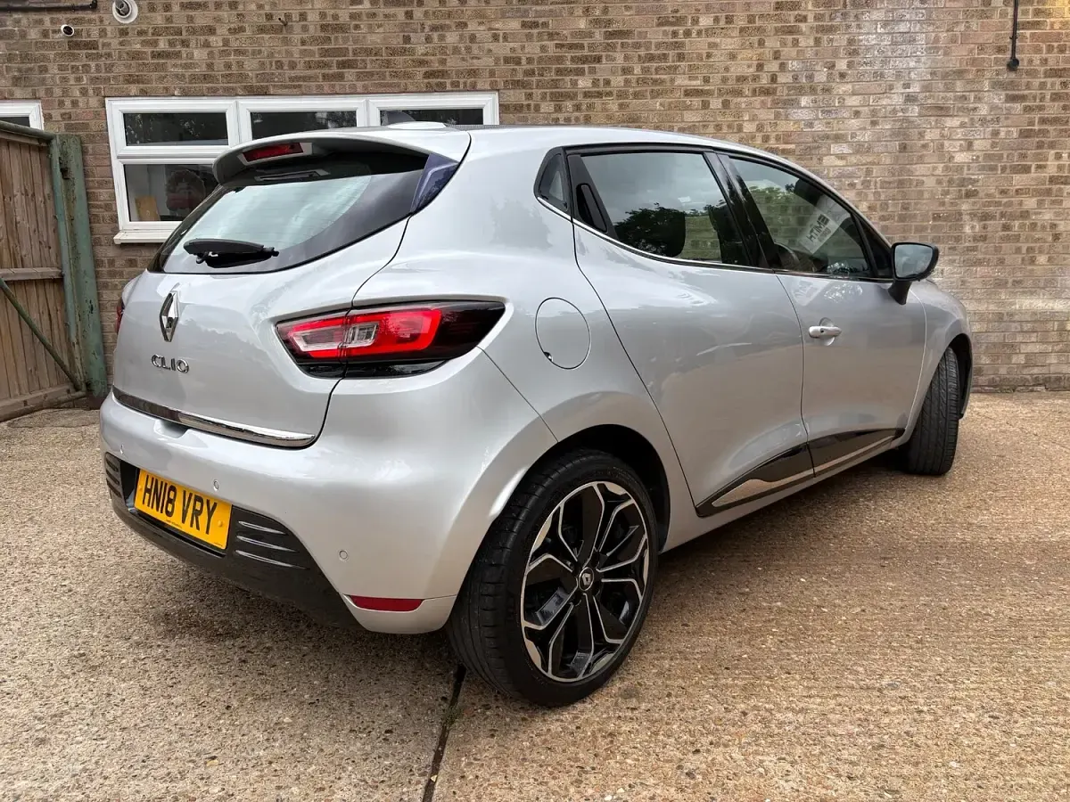 Used Renault Clio Dynamique 90 HP (66 kW) 2018 Silver Hatchback