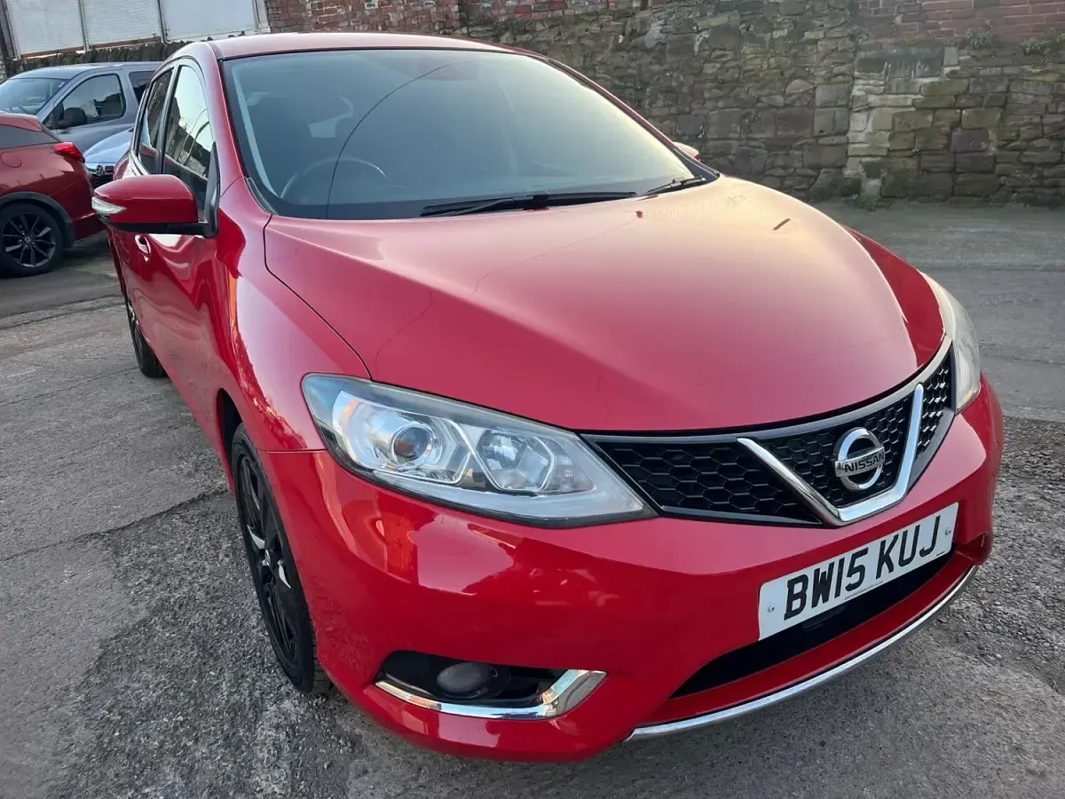 Used Nissan Pulsar N-TEC 110 HP (80 kW) 2015 Red Hatchback
