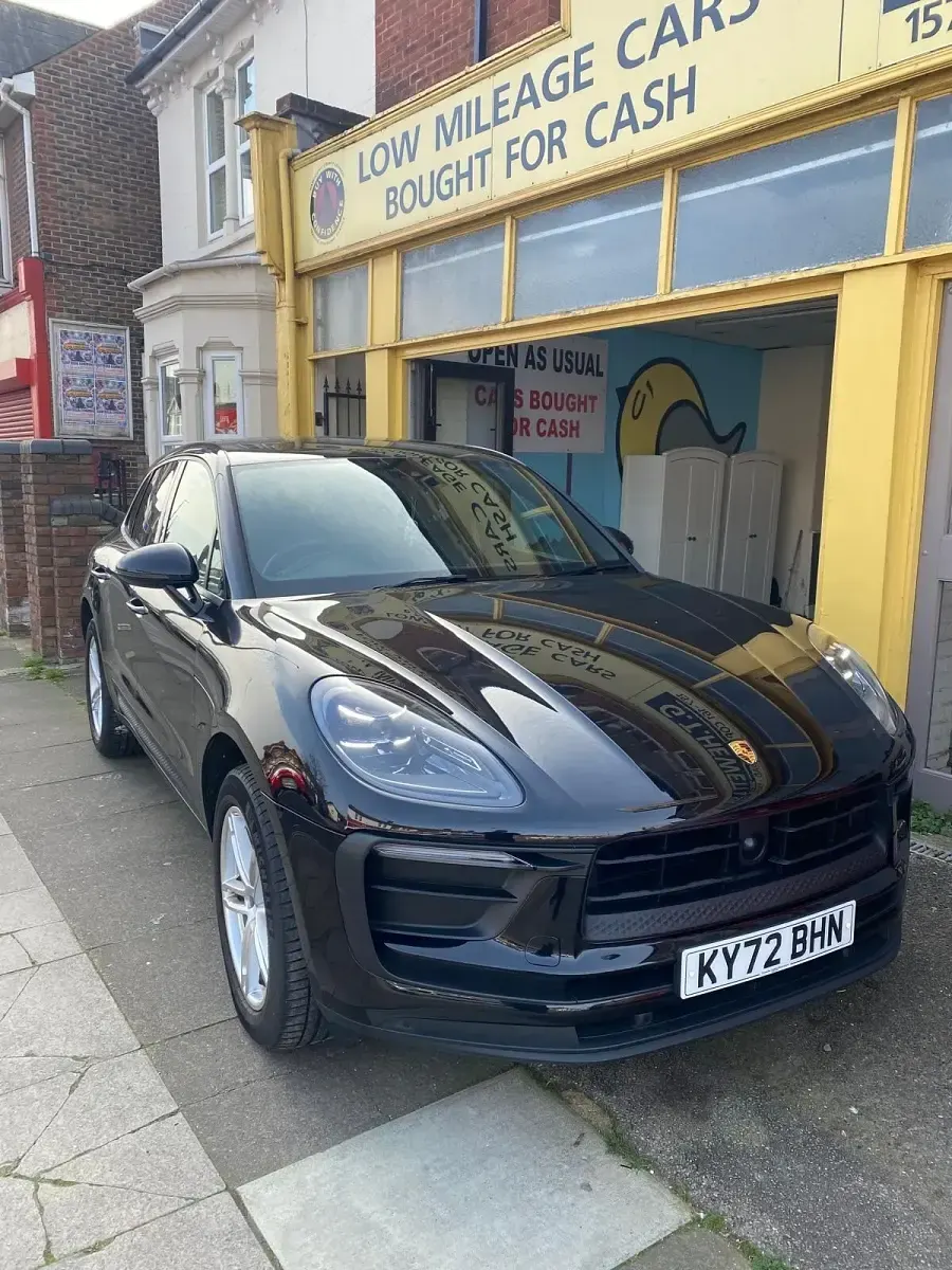 Used Porsche Macan 265 HP (194 kW) 2022 Black SUV