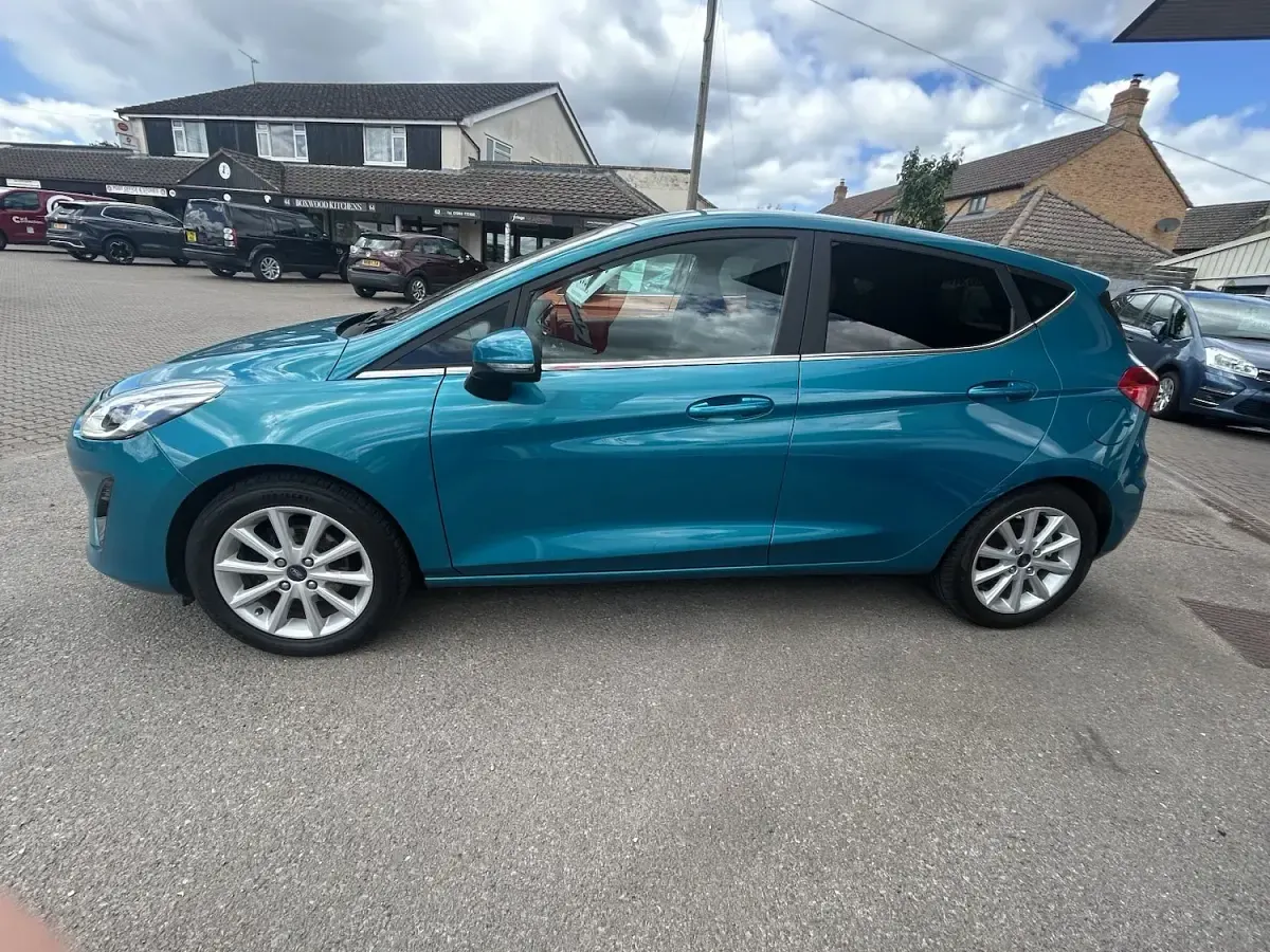 Used Ford Fiesta Titanium 125 HP (91 kW) 2018 Blue Hatchback