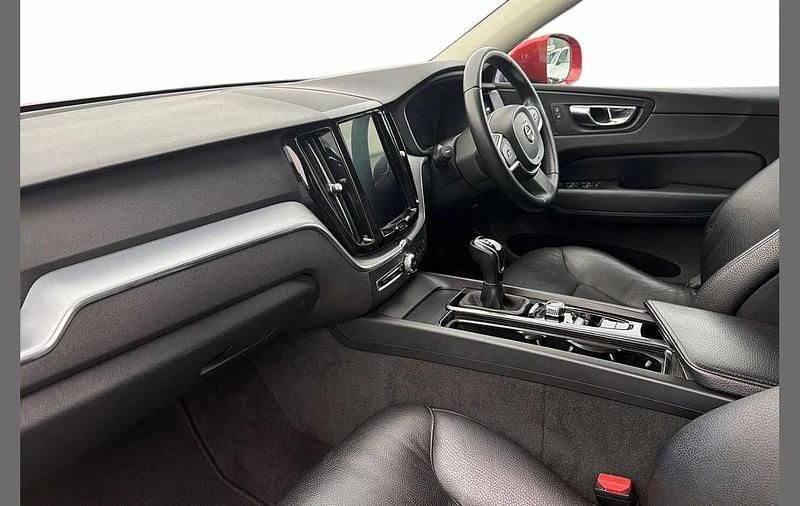 Used Volvo XC60 Momentum 190 HP (139 kW) 2018 Red SUV