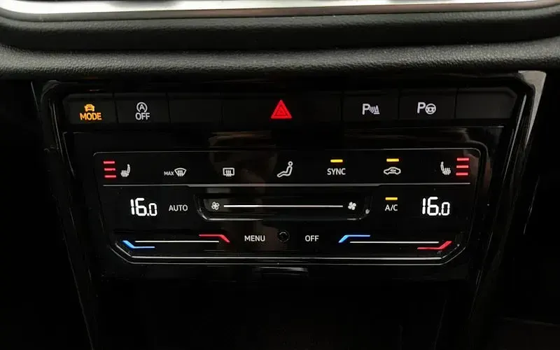 Used VW T-Roc R-line 150 HP (110 kW) 2023 White SUV