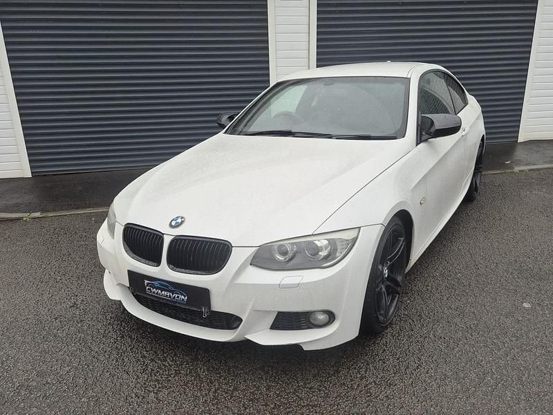 Used BMW 318 Sport Line 2012 White Coupe