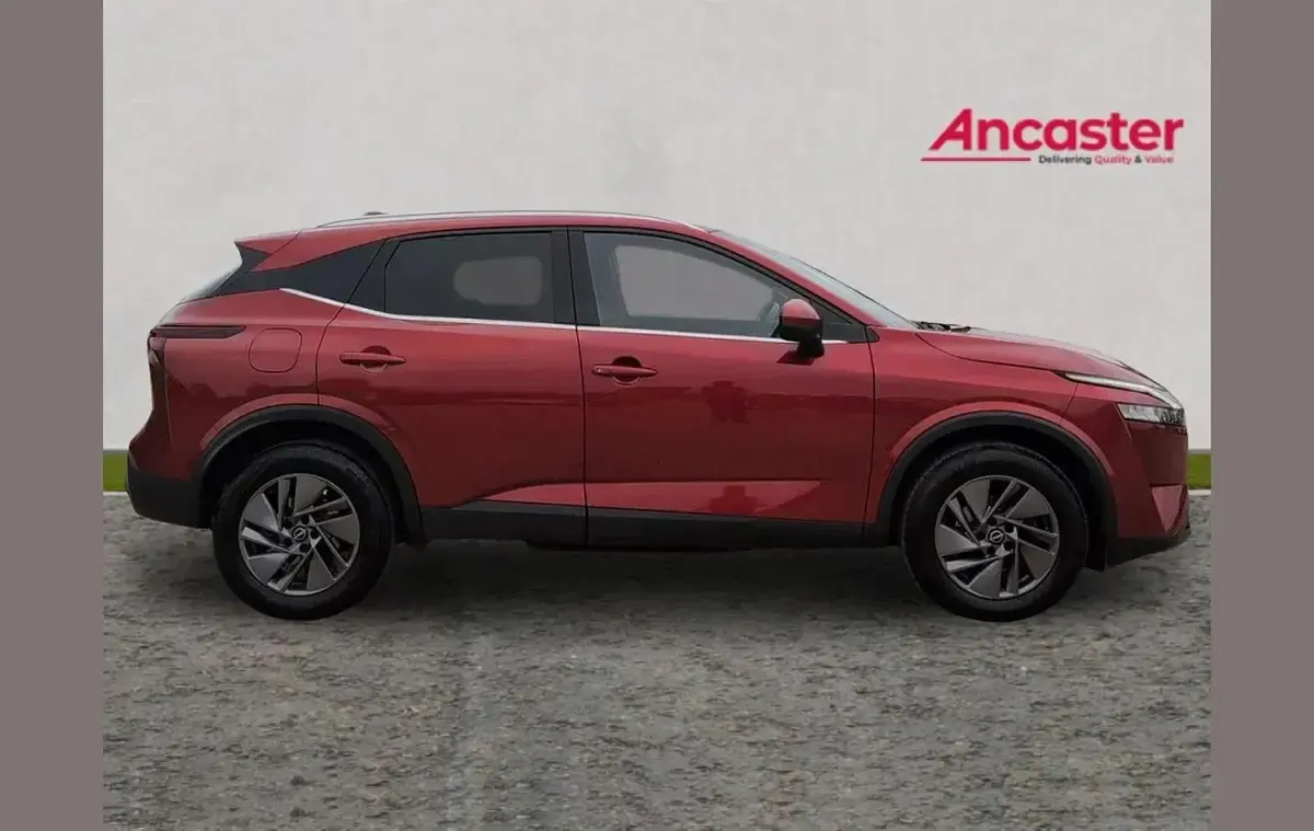 Used Nissan Qashqai Acenta Premium 155 HP (114 kW) 2023 Red SUV