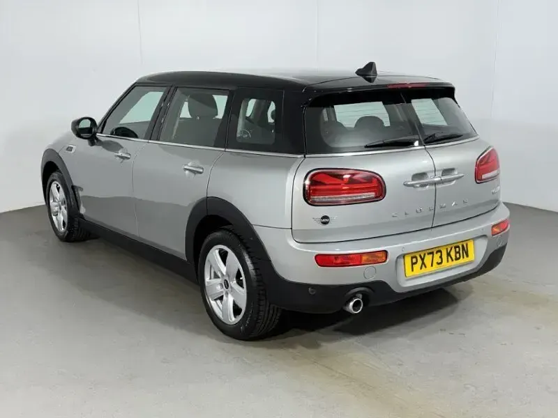 Używany Mini Cooper Clubman Classic 134 KM (98 kW) 2023 Srebrny Kombi