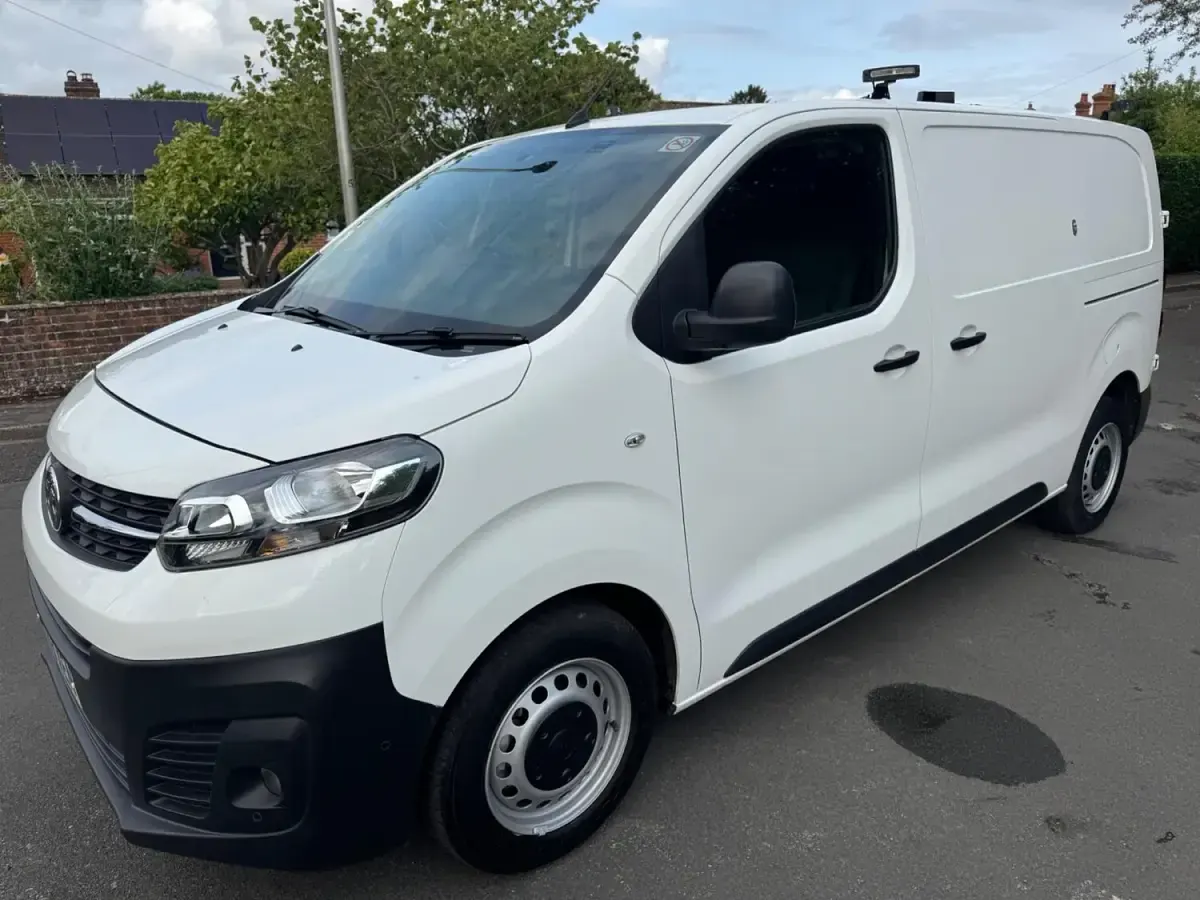 Used Vauxhall Vivaro Edition 100 HP (73 kW) 2019 White MPV