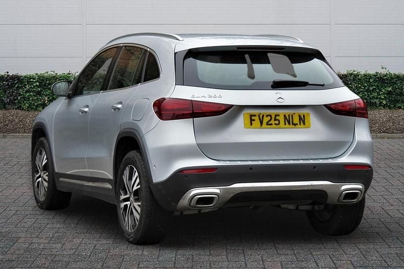 Used Mercedes GLA200 Executive 163 HP (119 kW) 2025 Silver SUV