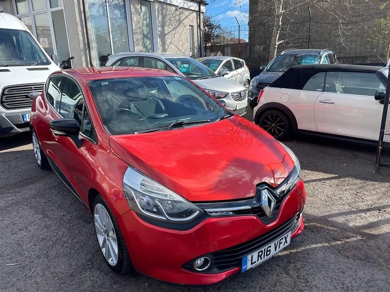 Usado Renault Clio IV Dynamique 90 HP (66 kW) 2016 Vermelho Citadino