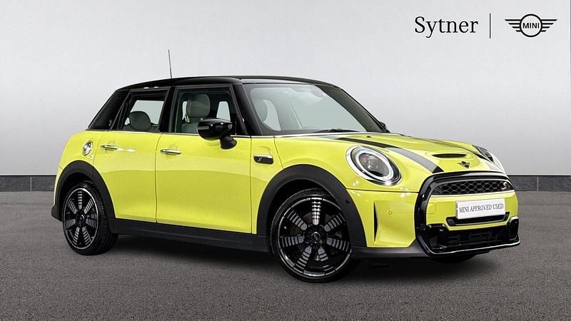 Used Mini Cooper S Exclusive 176 HP (129 kW) 2022 Yellow Hatchback