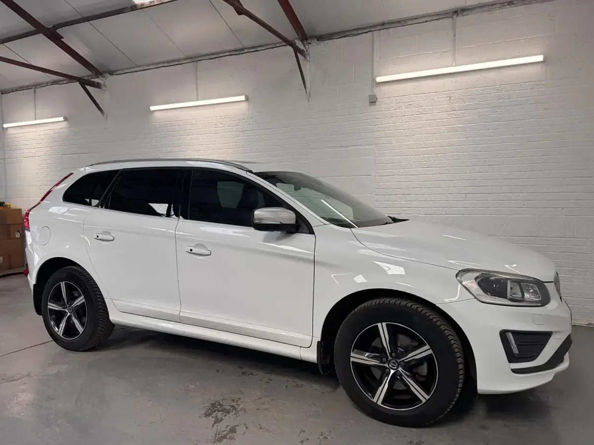 Usado Volvo XC60 R-Design 220 CV (161 kW) 2016 Blanco SUV