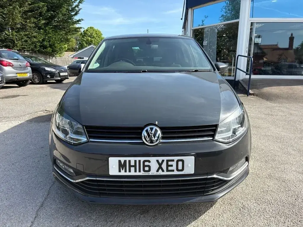 Usado VW Polo Match 60 HP (44 kW) 2016 Cinzento Citadino