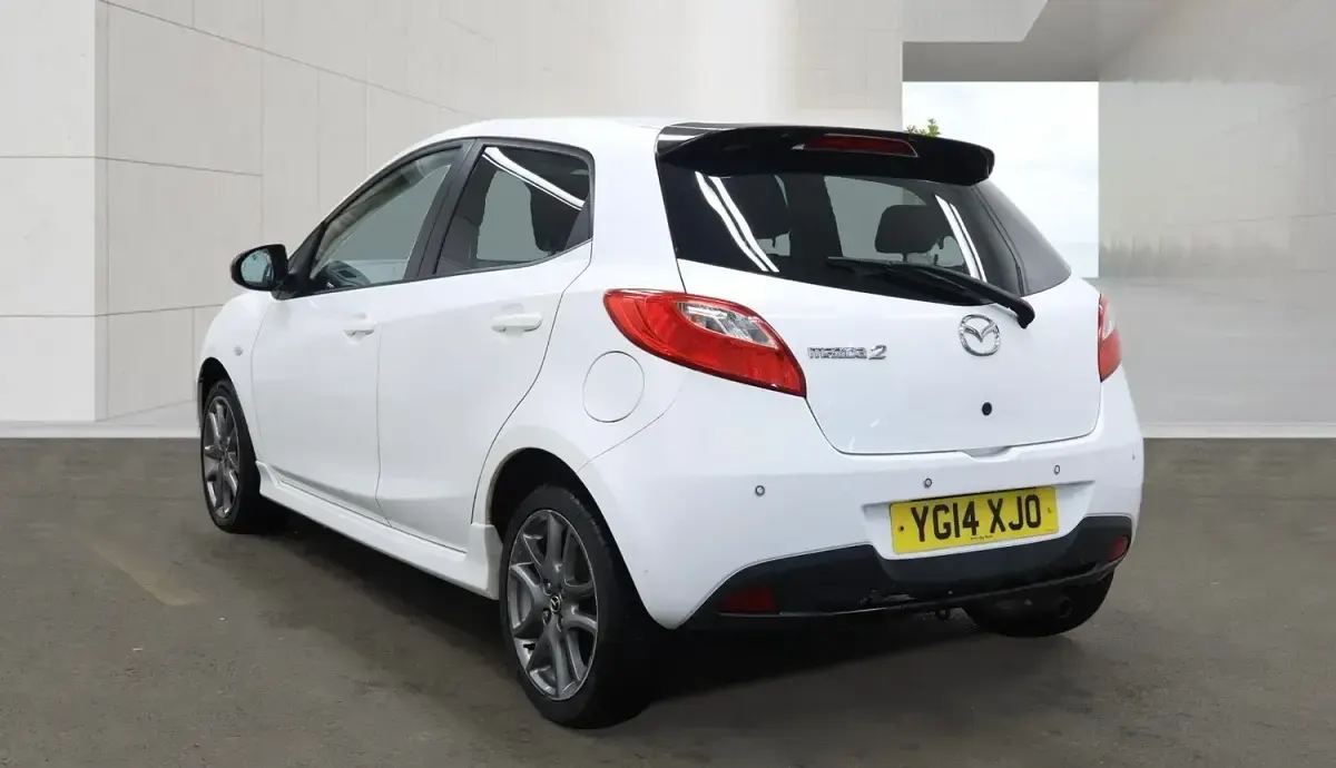 Used Mazda 2 Edition 84 HP (61 kW) 2014 White Hatchback