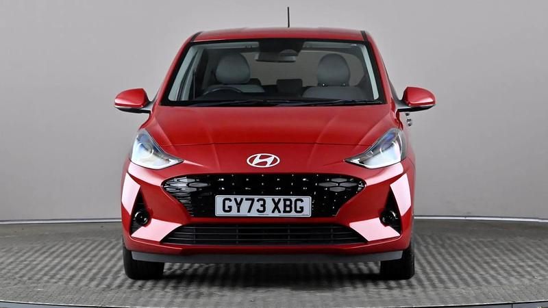Used Hyundai i10 Premium 84 HP (61 kW) 2023 Red Hatchback