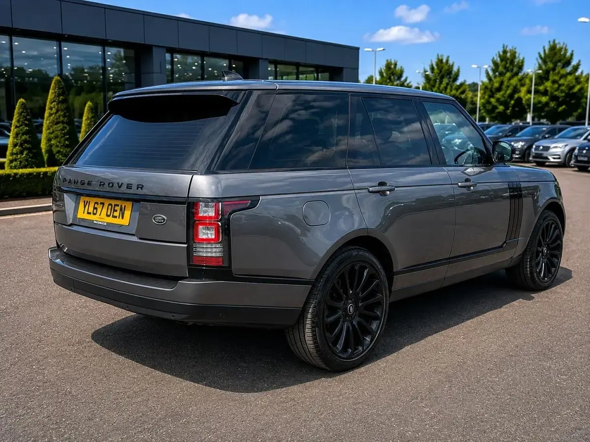 Begagnad Land Rover Range Rover Vogue SE 306 HK (225 kW) 2017 Grå SUV