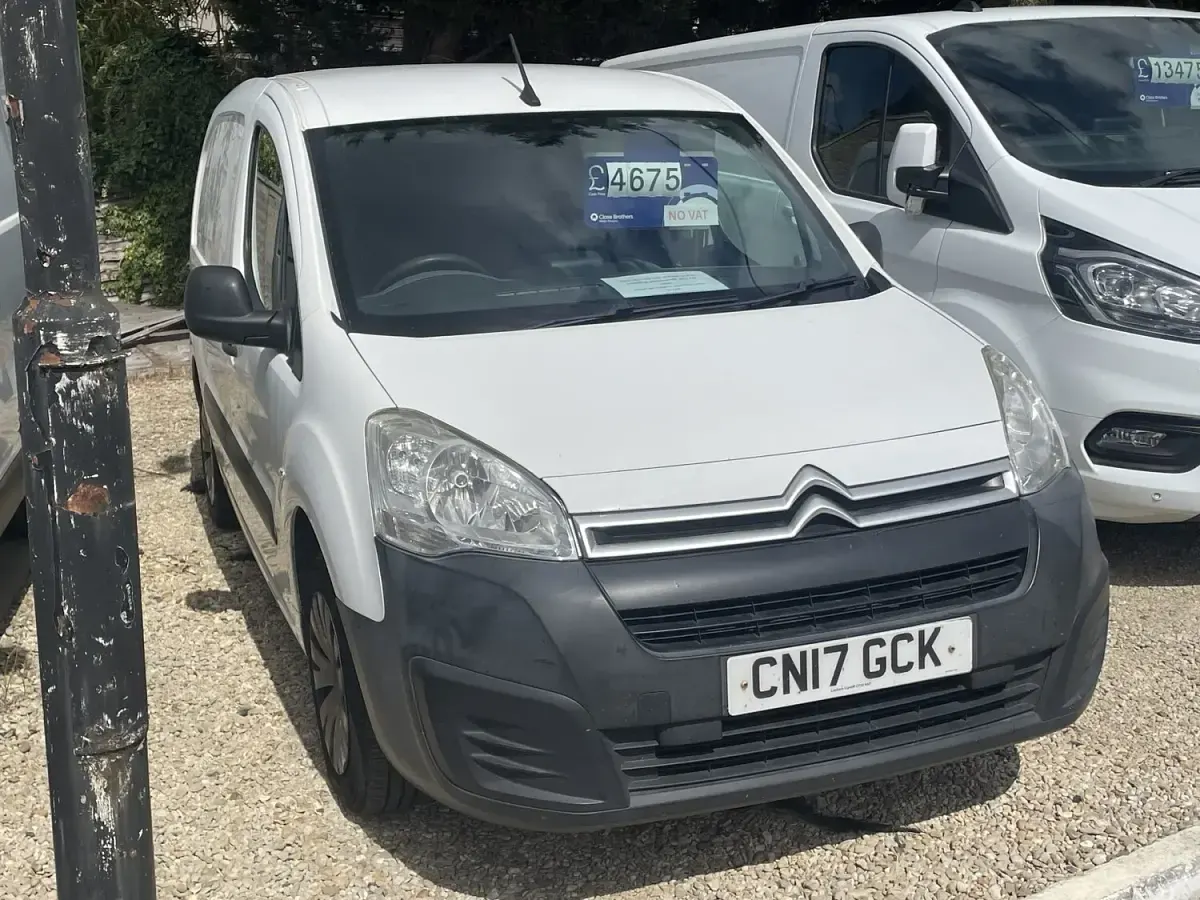 Used Citroën Berlingo 75 HP (55 kW) 2017 White MPV