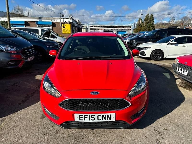 Used Ford Focus Zetec 115 HP (84 kW) 2015 Red Hatchback