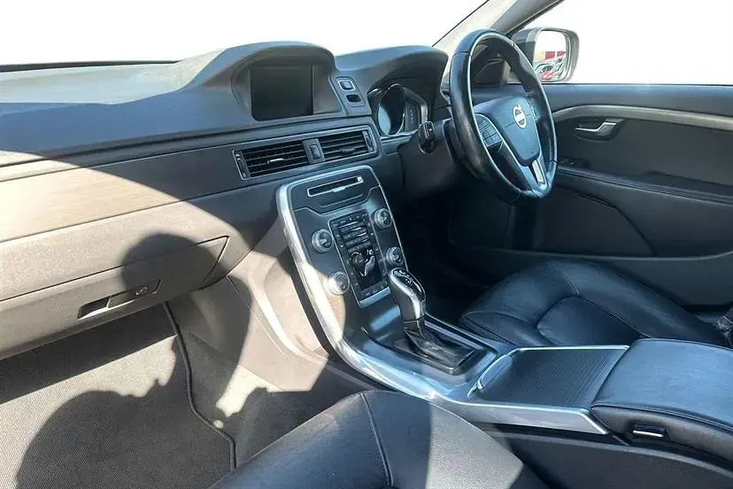 Usado Volvo XC70 SE Lux 215 CV (158 kW) 2014 Negro Familiar