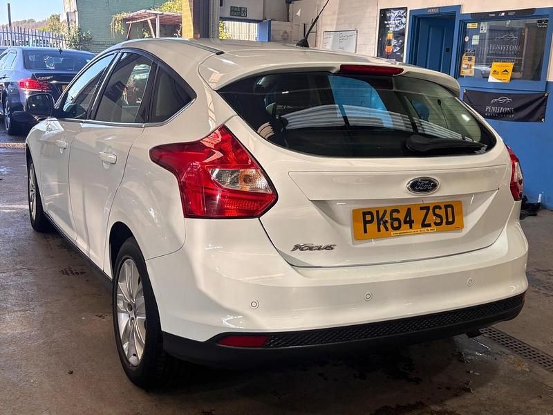 Used Ford Focus Titanium 125 HP (91 kW) 2014 White Hatchback