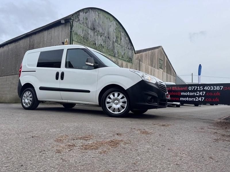 Usado Vauxhall Combo 95 HP (69 kW) 2017 Branco Monovolume