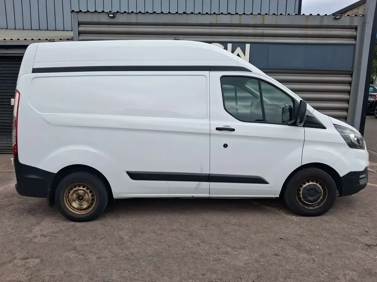 Used Ford Transit Custom 105 HP (77 kW) 2020 White Van