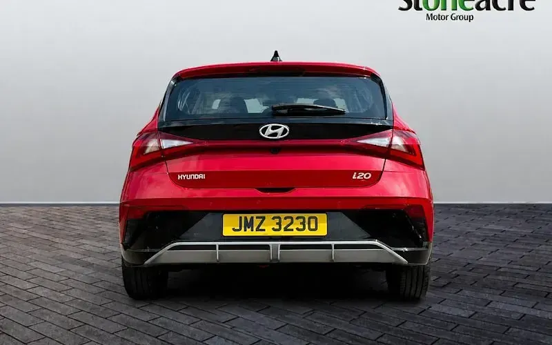 Used Hyundai i20 Advanced 101 HP (74 kW) 2024 Red Hatchback