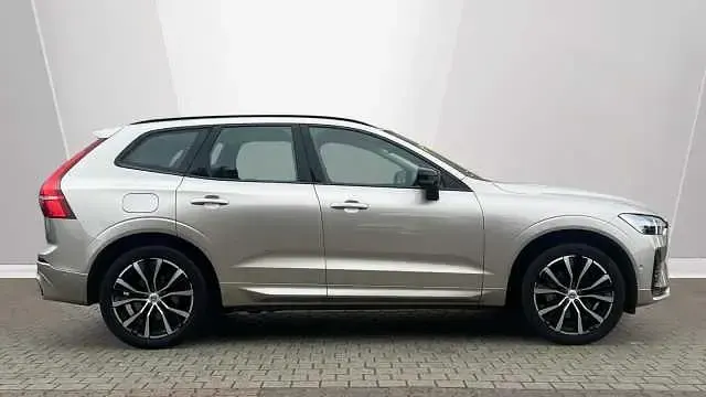 Second-hand Volvo XC60 Plus 194 CP (142 kW) 2023 Gri SUV
