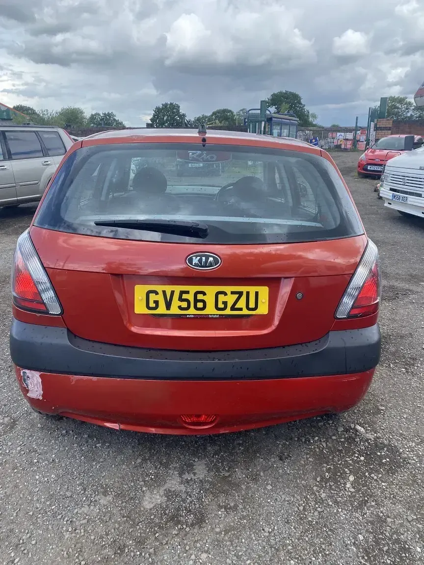 Used Kia Rio 97 HP (71 kW) 2006 Red Hatchback