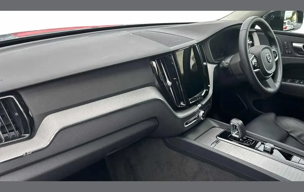 Used Volvo XC60 Plus 247 HP (181 kW) 2023 Grey SUV