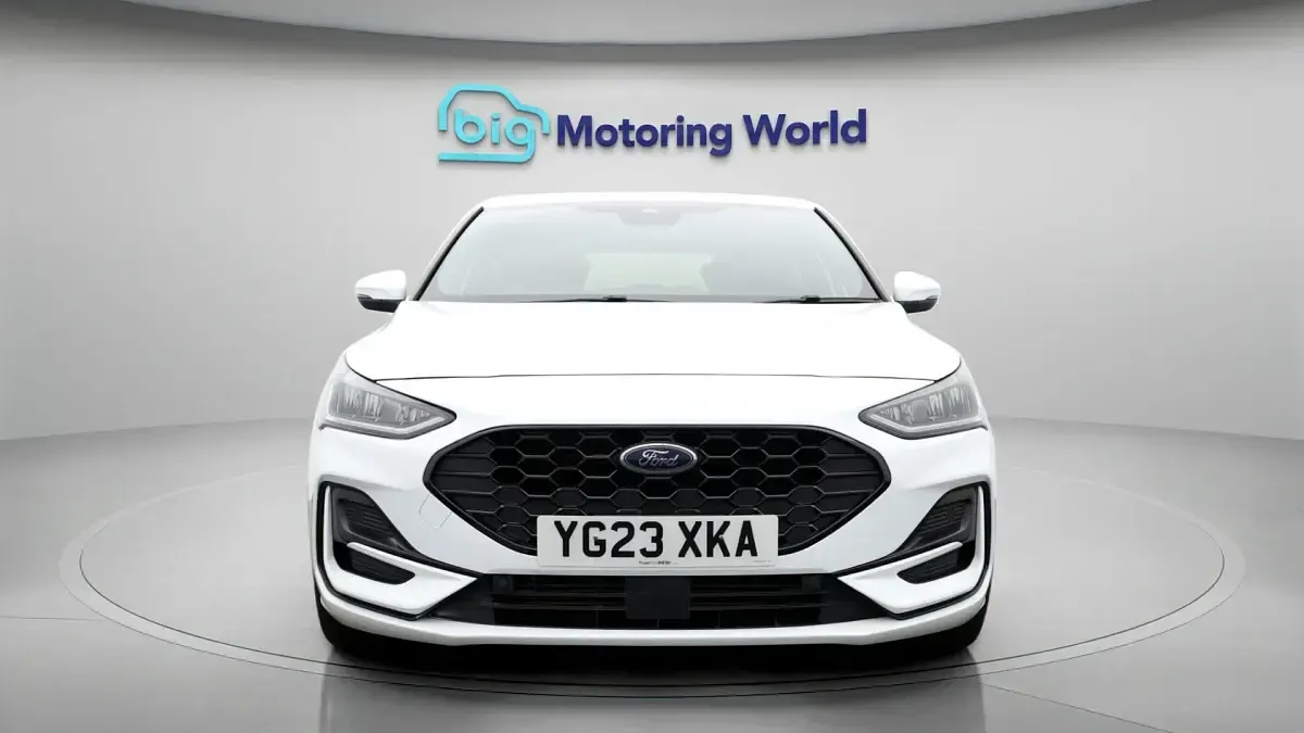 Used Ford Focus ST-Line 125 HP (91 kW) 2023 White Hatchback