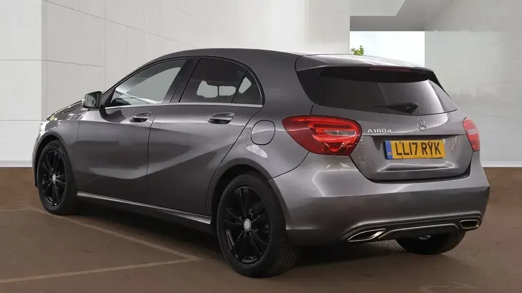 Used Mercedes A180 107 HP (78 kW) 2017 Mountain grey Hatchback
