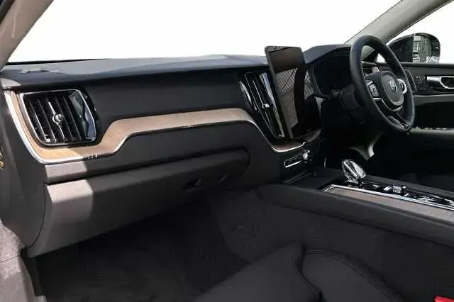 New Volvo XC60 Plus 247 HP (181 kW) 2026 Grey SUV
