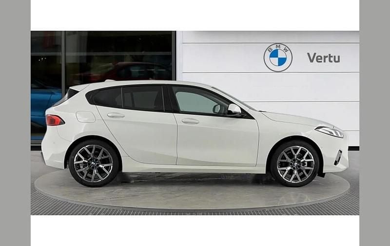 Used BMW 120 Sport Line 154 HP (113 kW) 2025 White Hatchback