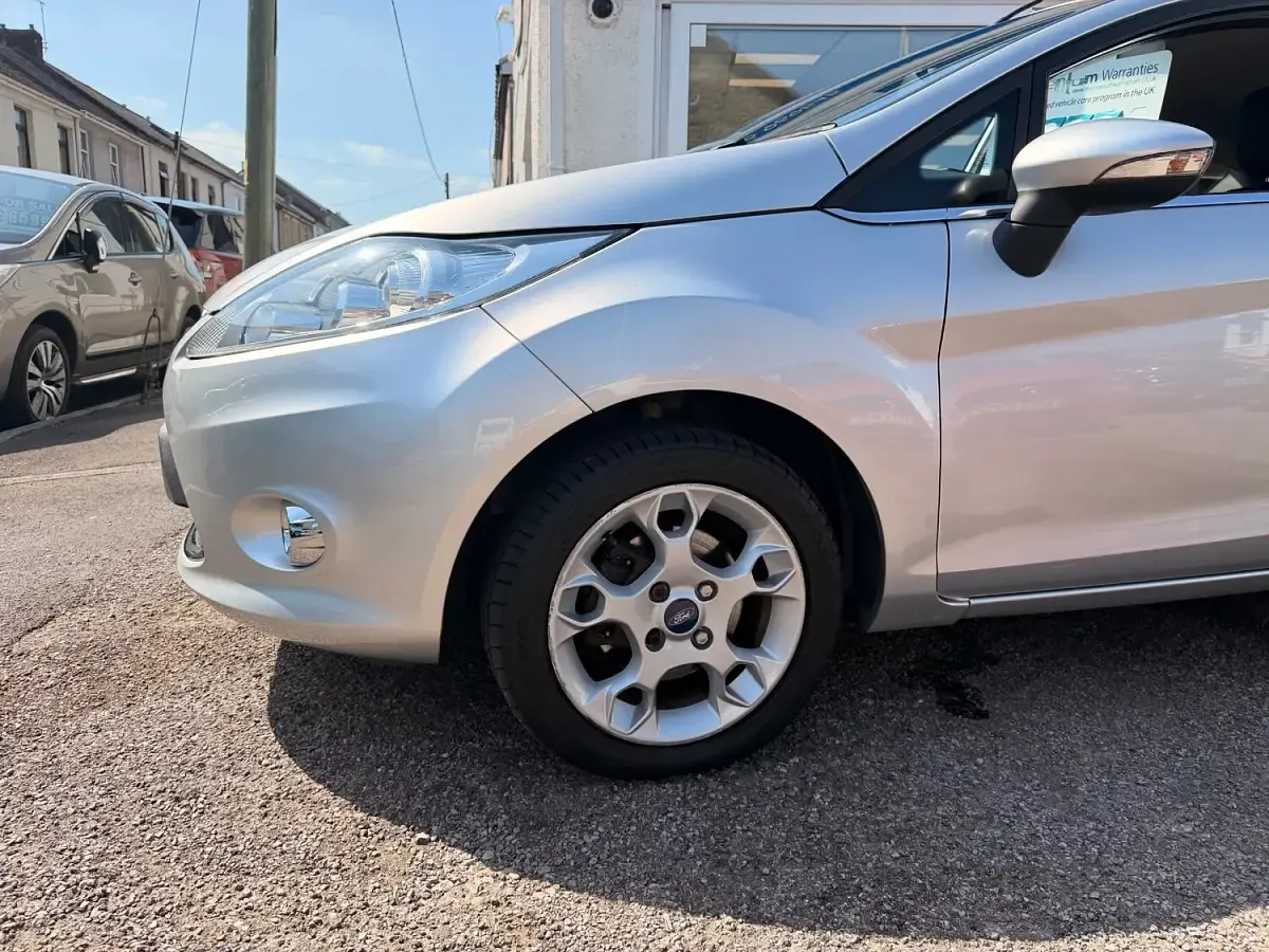Used Ford Fiesta Zetec 2011 Silver Hatchback