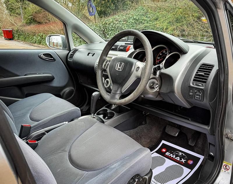 Used Honda Jazz SE 82 HP (60 kW) 2005 Silver Hatchback