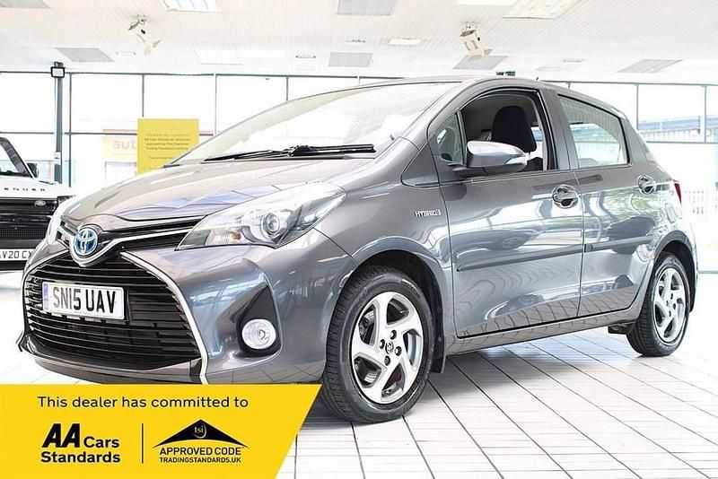 Grey Used 2015 Toyota Yaris Hybrid Hatchback | £10,690 (Fair price) - Image 1/3