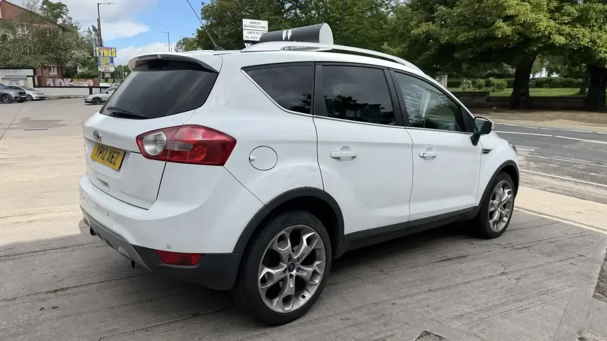 Begagnad Ford Kuga Zetec 140 HK (102 kW) 2012 Vit SUV