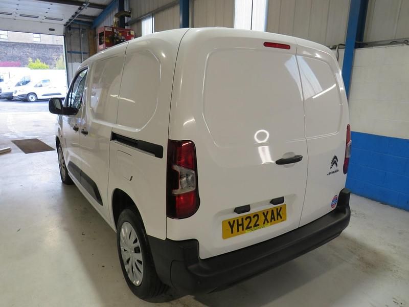 Used Vauxhall Combo 100 HP (73 kW) 2024 White MPV