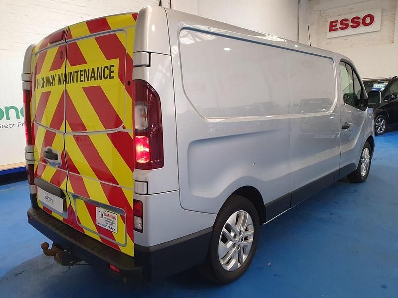 Used Renault Trafic 2018 Silver MPV