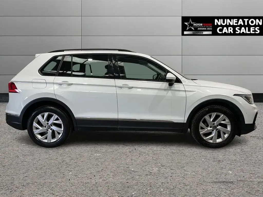 Usado VW Tiguan Life 150 HP (110 kW) 2021 Branco SUV