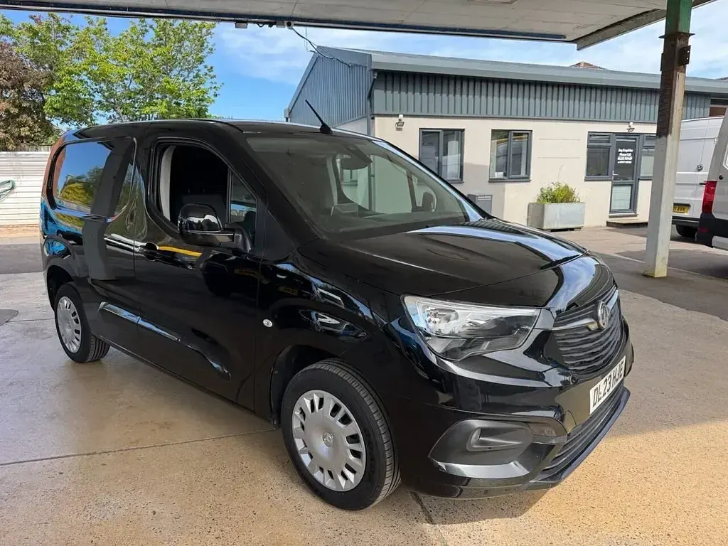 Used Vauxhall Combo S 100 HP (73 kW) 2023 Black MPV