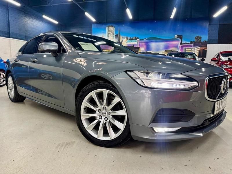 Usado Volvo S90 Momentum 190 HP (139 kW) 2020 Cinzento Sedan