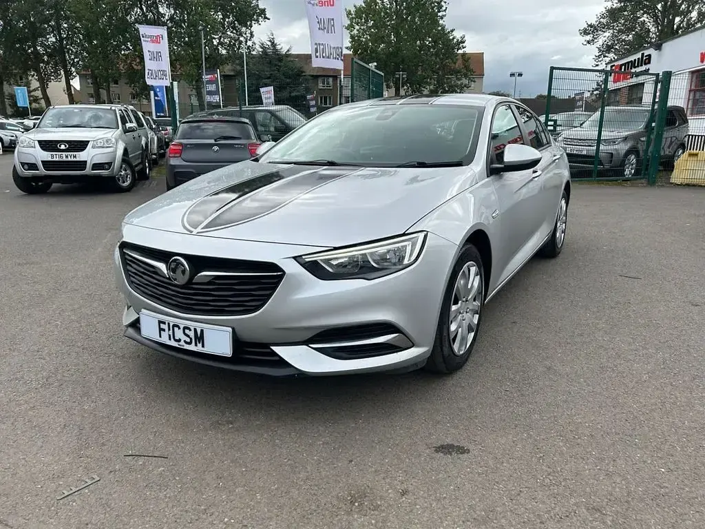 Used Vauxhall Insignia Design Edition 108 HP (79 kW) 2018 Silver Hatchback