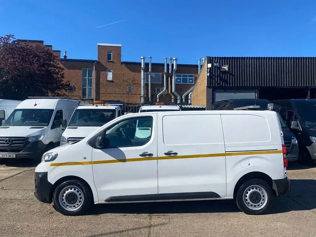 Used Peugeot Expert 120 HP (88 kW) 2020 White Van