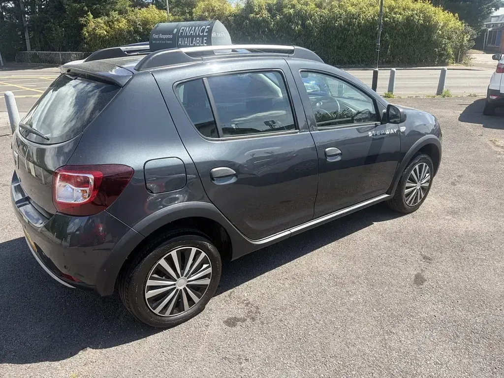 Used Dacia Sandero Lauréate 90 HP (66 kW) 2016 Grey Hatchback