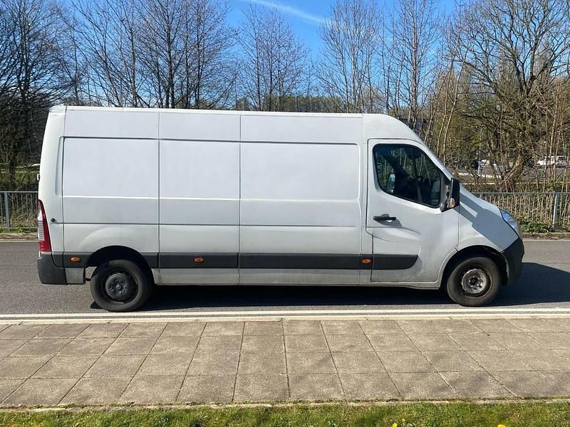 Used Vauxhall Movano 125 HP (91 kW) 2015 White MPV