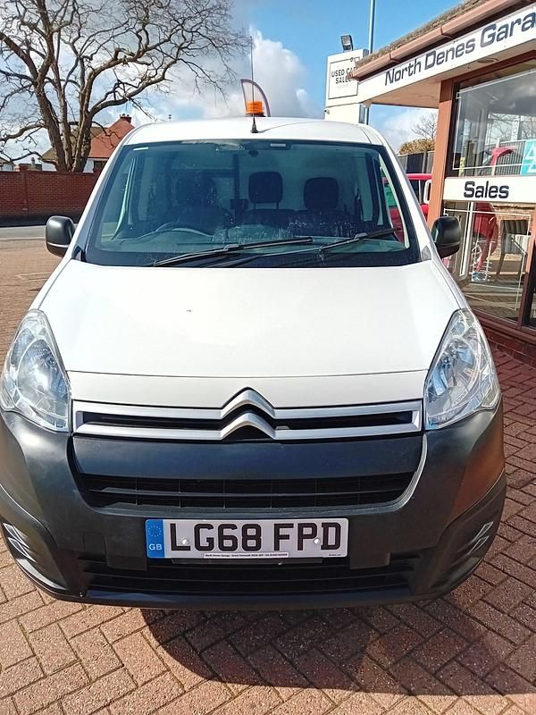 Used Citroën Berlingo 49 kW (67 HP) 2018 White MPV