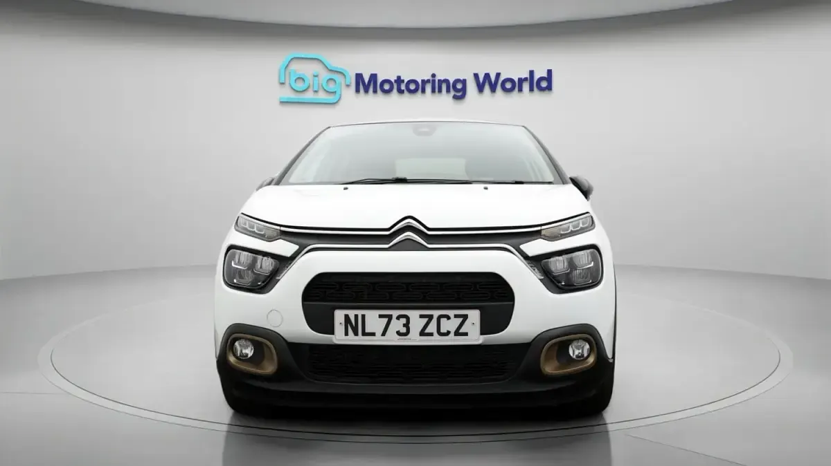 Używany Citroën C3 PureTech 2023 Biały Hatchback