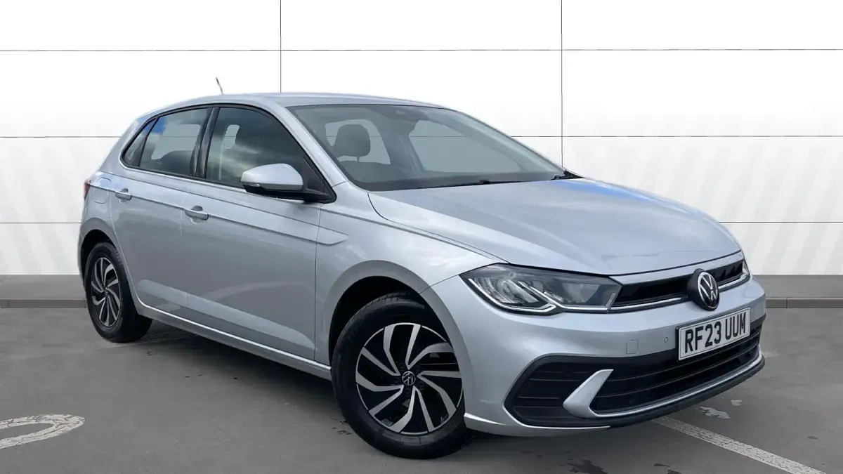 Begagnad VW Polo Life 95 HK (69 kW) 2023 Silver Halvkombi